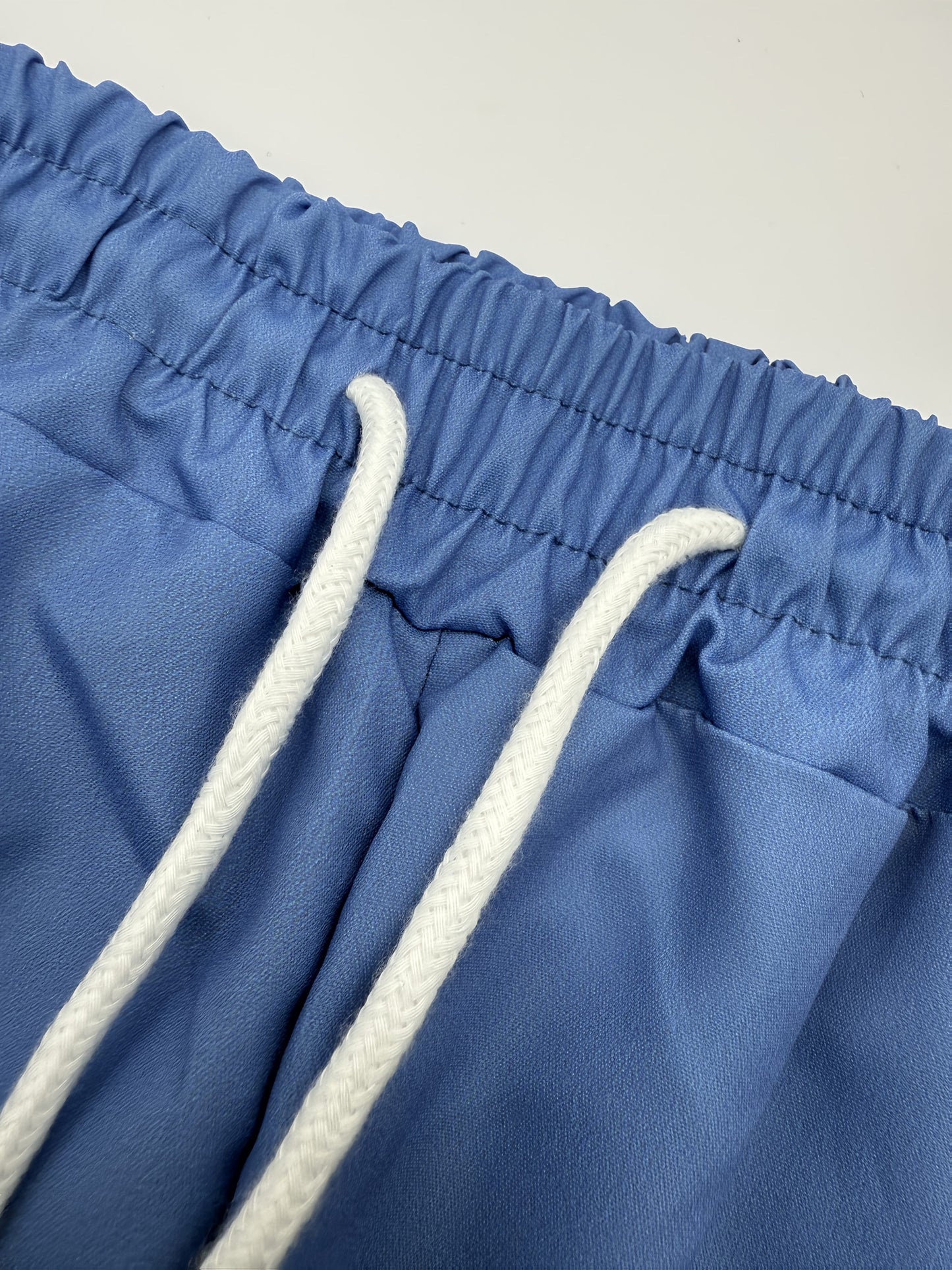 Men's short-sleeved shirt and long pants