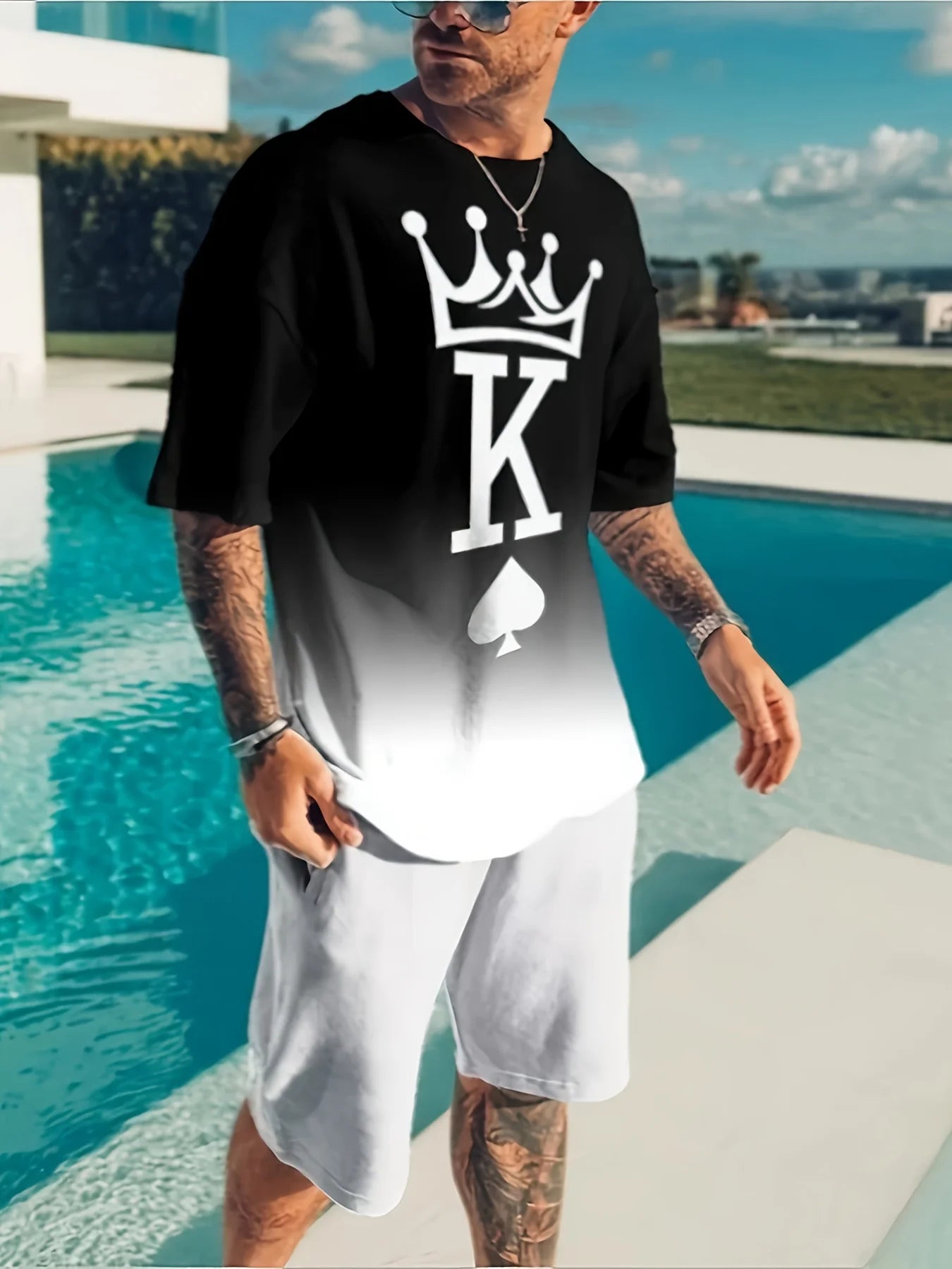round neck short-sleeved tee-shirt and shorts