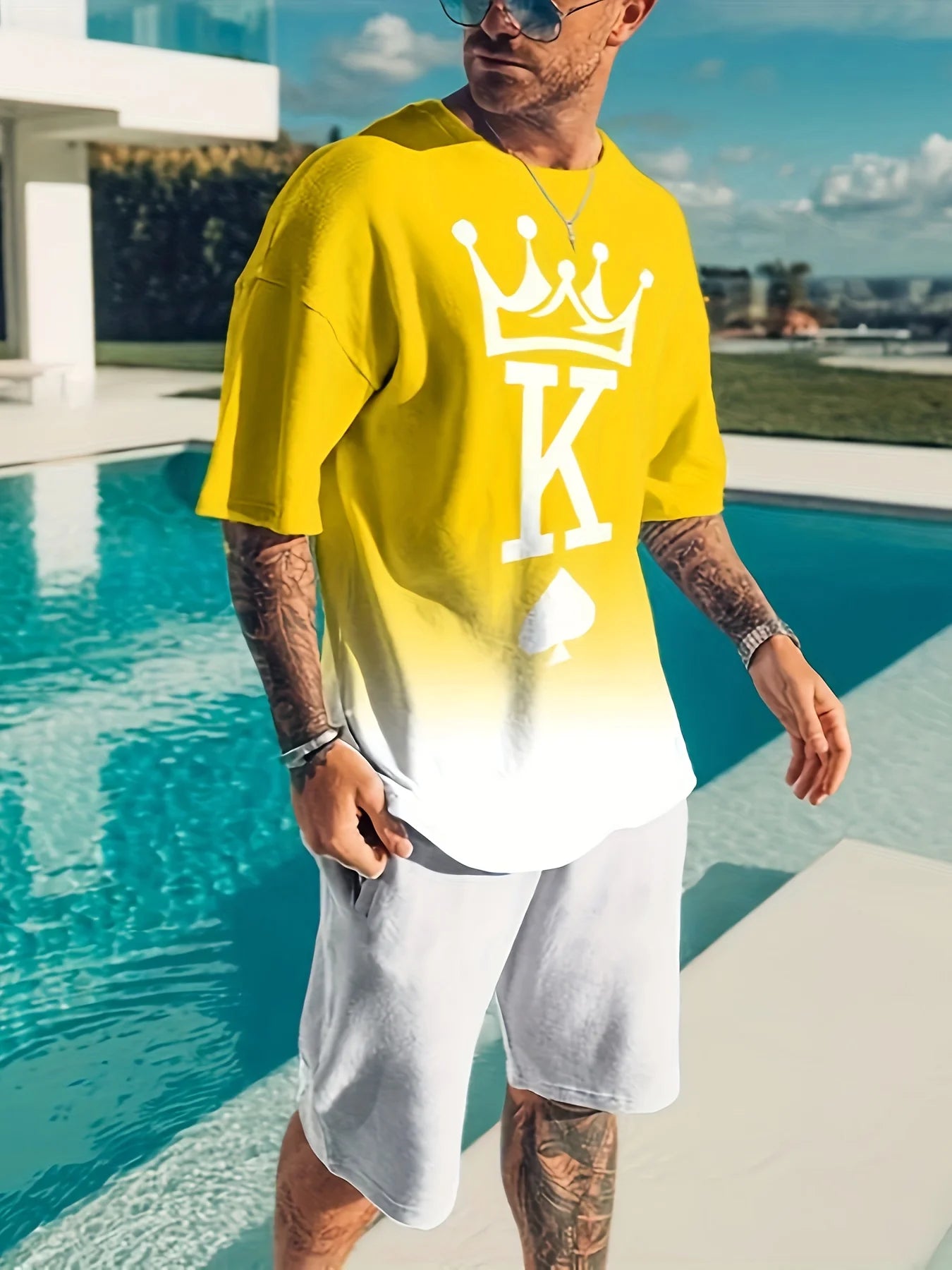 round neck short-sleeved tee-shirt and shorts